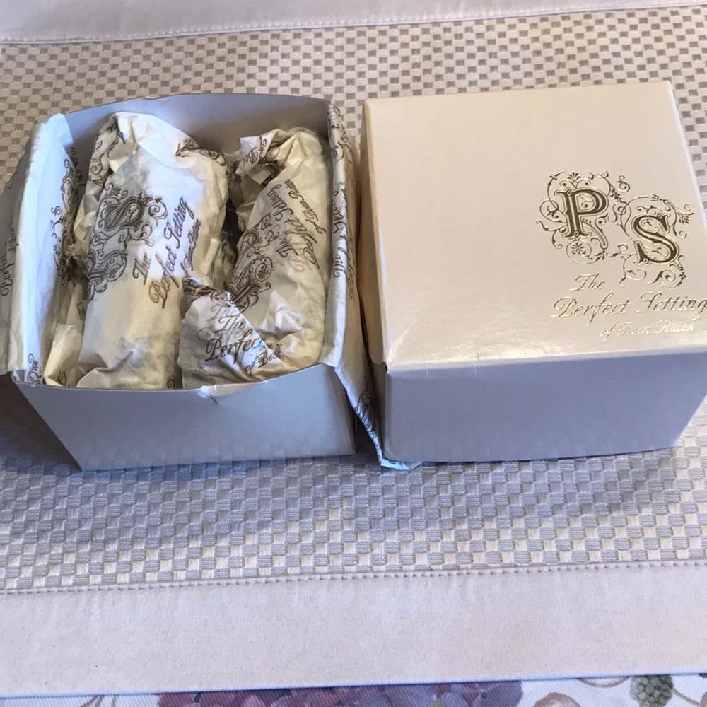 ————- SOLD-______________SALT & PEPPER SHAKERS - Picture 5 of 8